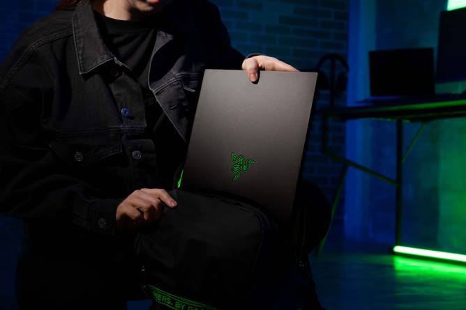 jp Razer ブレードをカスタマイズ 15 一色 PN8210 ラップトップ