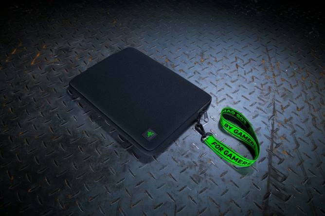 jp Razer ネオプレン スリーブ v2 一色 PN82219 装備